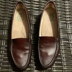 SAS sz 9 brown pebbled leather slip on loafers